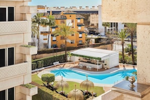 Outdoor pool, pool loungers