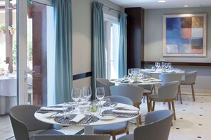 Dîner et souper servis sur place, cuisine méditerranéenne