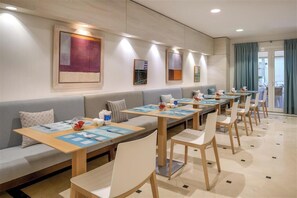 Serveert lunch en diner, Mediterrane gerechten