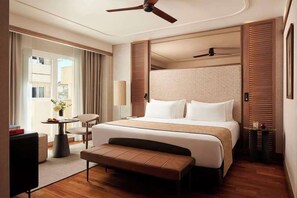 Minibar, caja de seguridad en la habitación y escritorio 