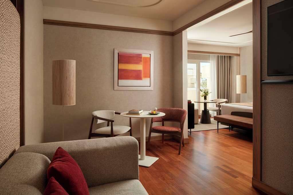 32-inch flat-screen TV with digital channels, TV