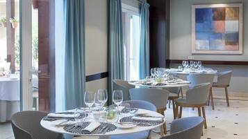 Se sirven almuerzos y cenas, cocina mediterránea