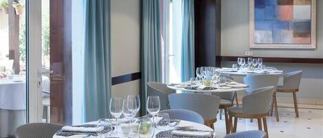 Lunch and dinner served, Mediterranean cuisine