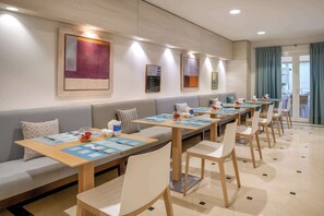Tägliches Frühstücksbuffet gegen Gebühr