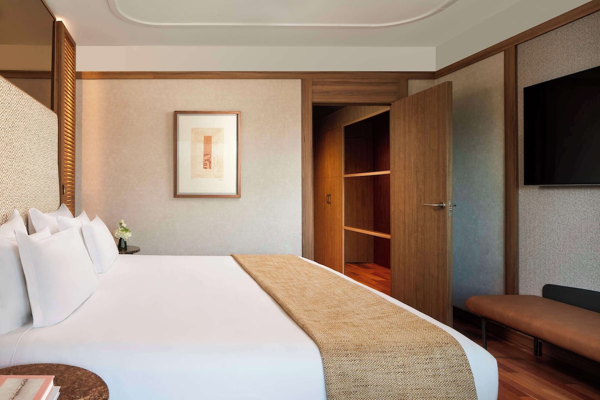 Minibar, in-room safe, desk, blackout drapes