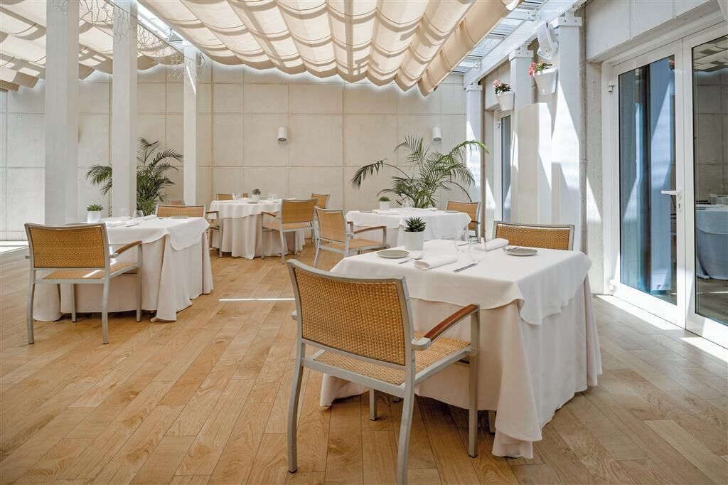 Lunch and dinner served, Mediterranean cuisine