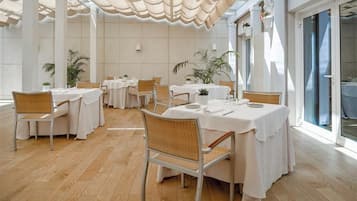 Lunch and dinner served, Mediterranean cuisine