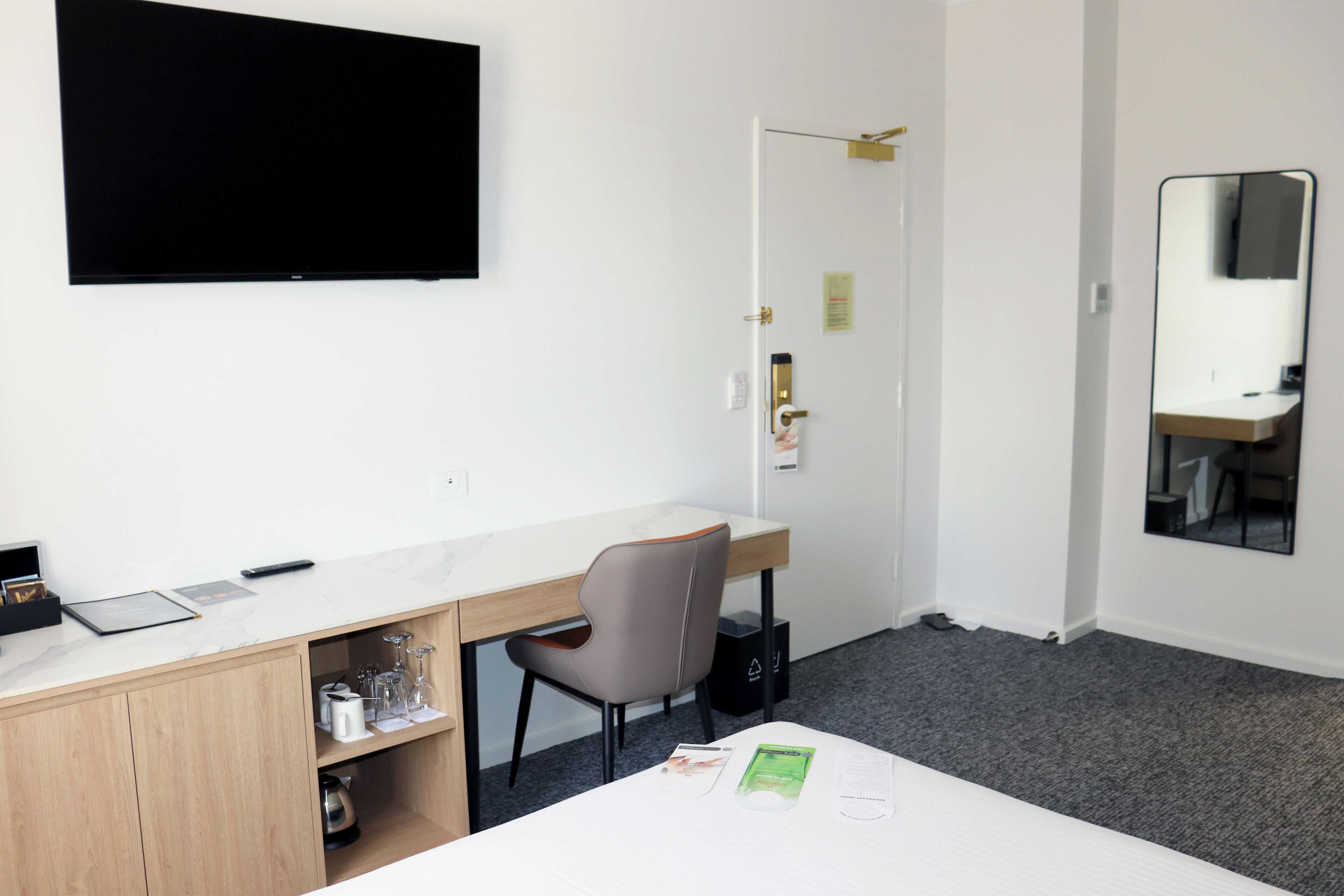 deluxe queen room -  newly refurbished | minibar, in-room safe, desk, blackout curtains