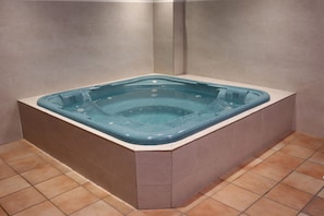 Bồn tắm spa trong nhà