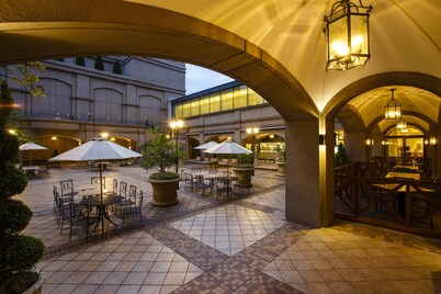 Okura Chiba Hotel