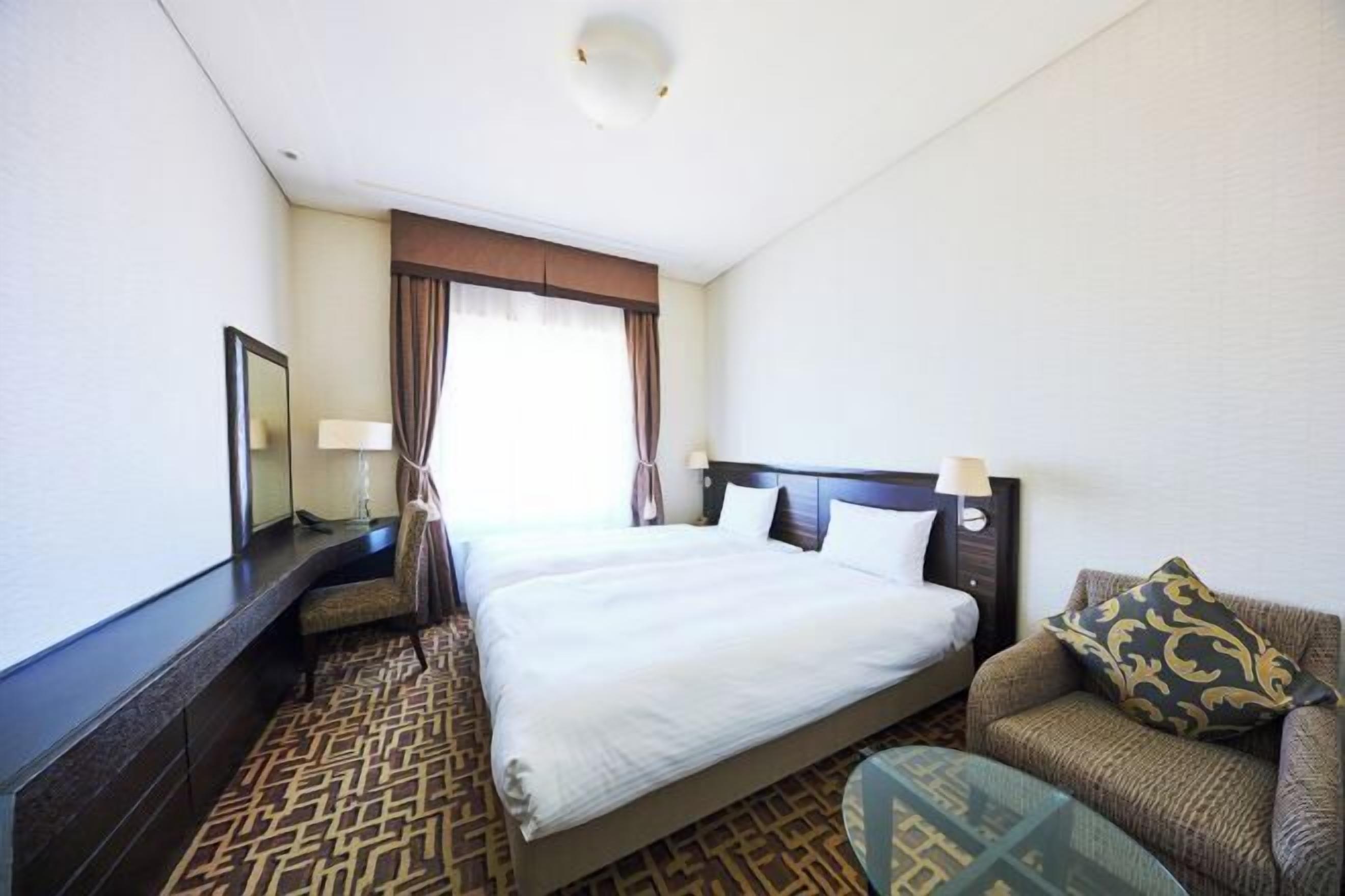 Premium bedding, in-room safe, desk, free WiFi