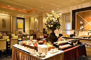 Café da manhã com buffet todos os dias (JPY 2500 por pessoa)