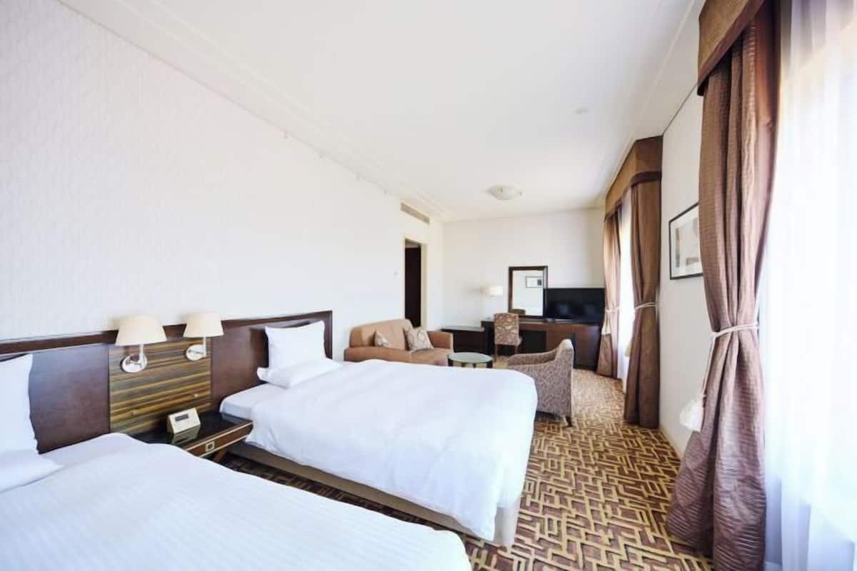 Premium bedding, in-room safe, desk, free WiFi