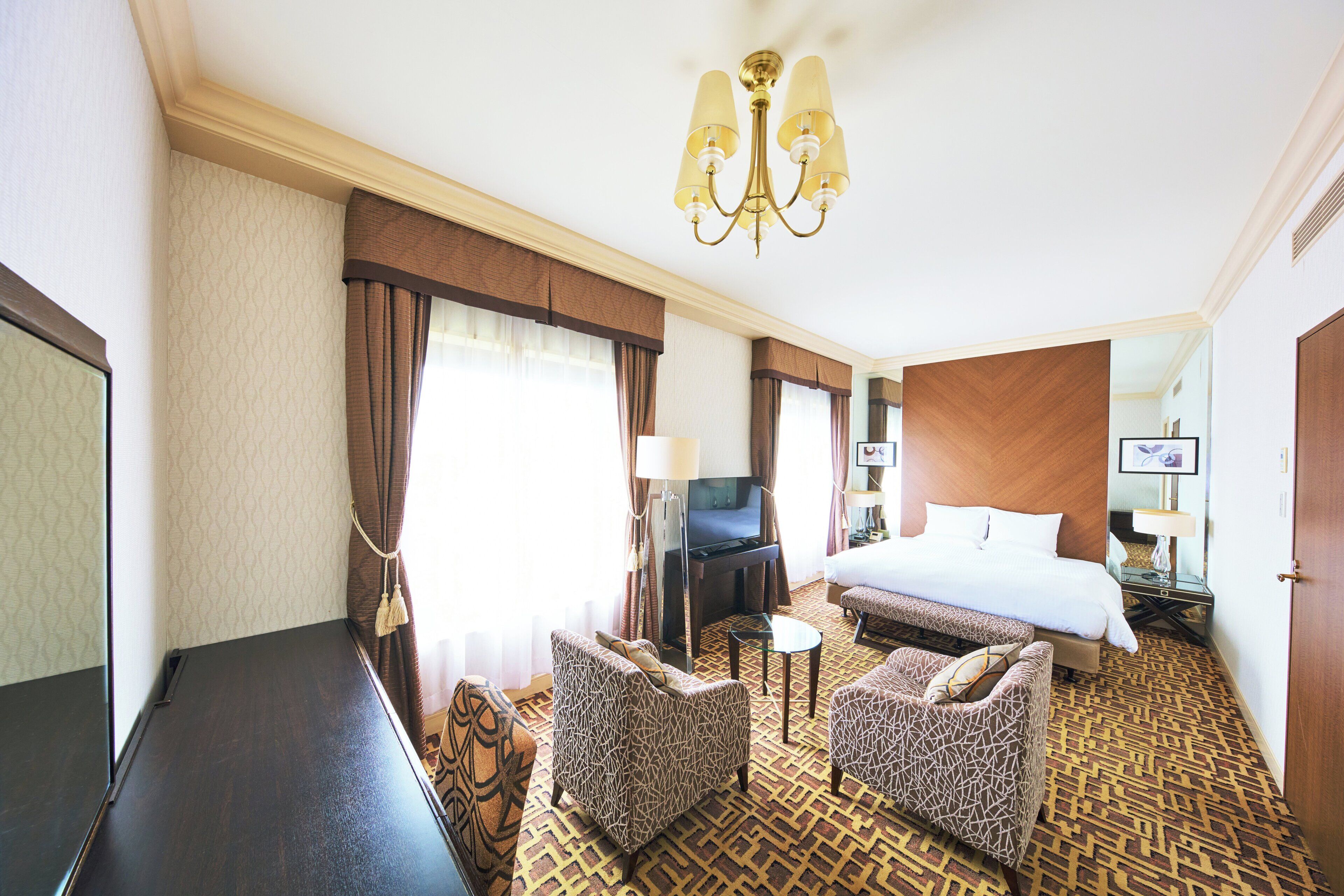 高級寝具、セーフティボックス (室内)、デスク、WiFi (無料)