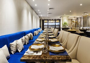 4 restaurants, lunch, dinner served; Thai cuisine