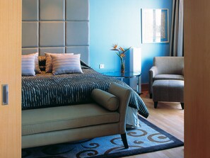 Ropa de cama de alta calidad y minibar 