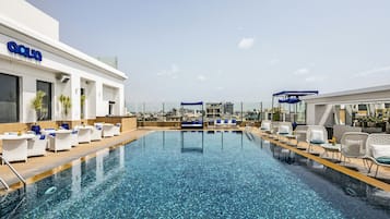 Outdoor pool, pool loungers