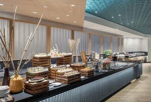 4 restaurants; lunch and dinner served - The Park Chennai (Chennai)