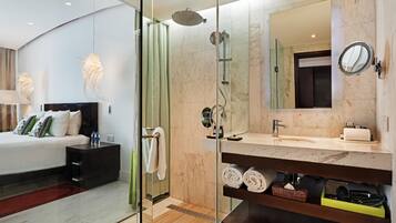 Combined shower/bathtub, free toiletries, hair dryer, bathrobes