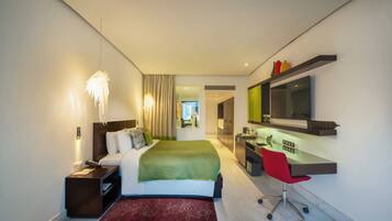 Studio | Premium bedding, minibar, in-room safe, desk