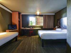 高档床上用品、办公桌、遮光窗帘、隔音