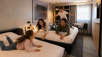 Ropa de cama de alta calidad, escritorio y cortinas blackout