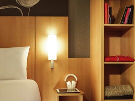 Ropa de cama de alta calidad, escritorio y cortinas blackout 