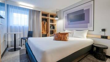 Chambre Confort Standard | Luxe beddengoed, een bureau, verduisterende gordijnen