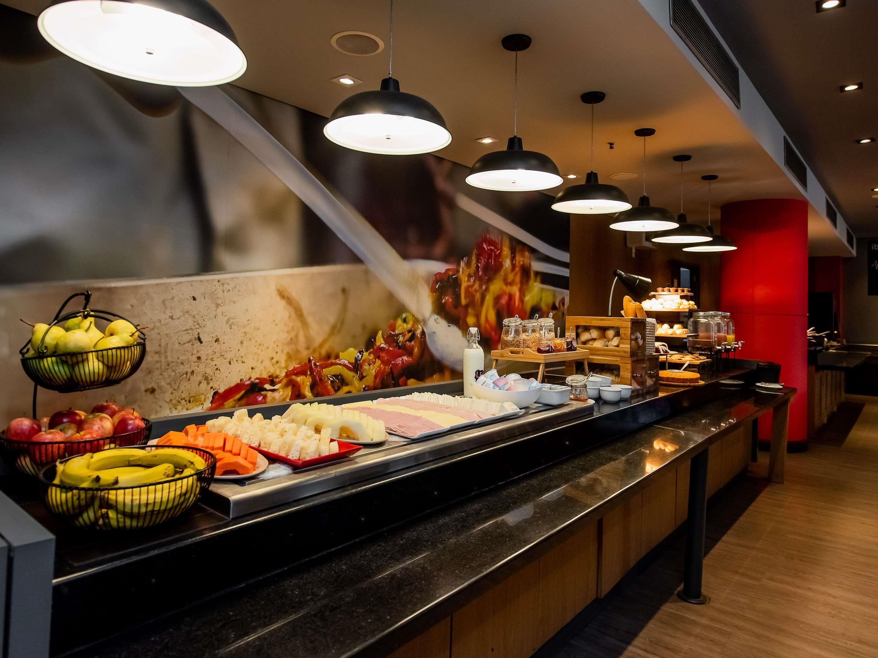 Café da manhã continental todos os dias (BRL 58 por pessoa) 