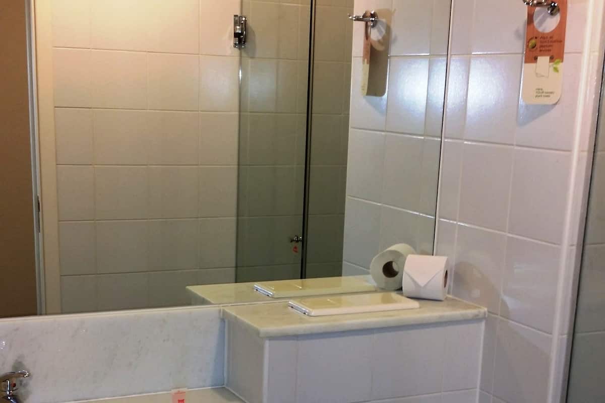 Minibar, in-room safe, desk, iron/ironing board