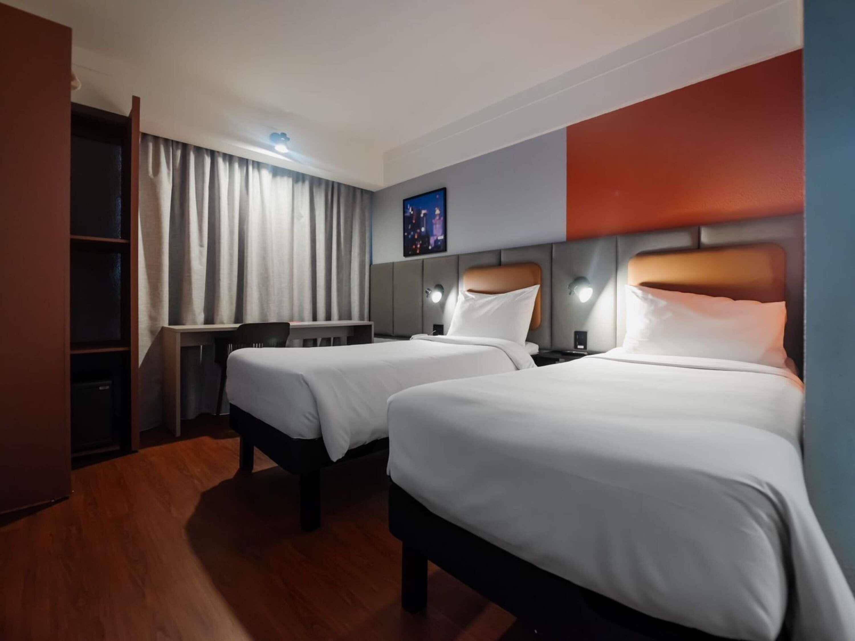 Minibar, in-room safe, desk, iron/ironing board