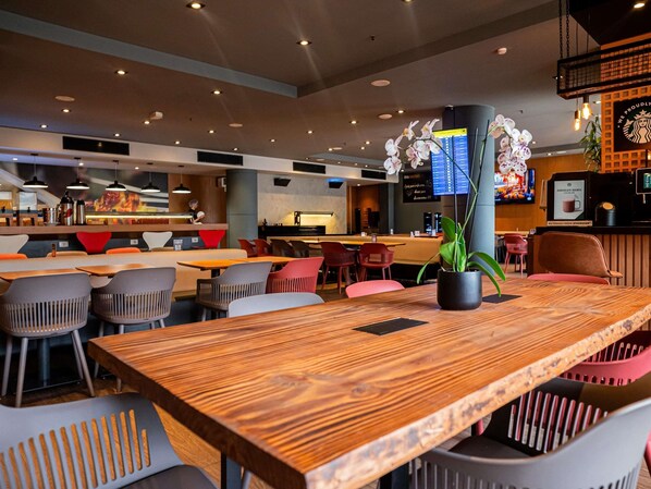 Breakfast and dinner served  - Ibis Guarulhos Aeroporto (Guarulhos)