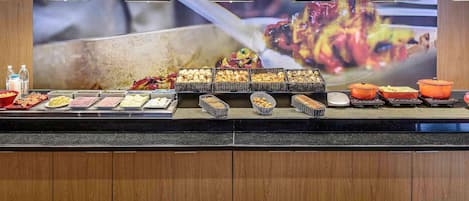 Petit déjeuner et dßner servis sur place, spécialités Cuisine régionale