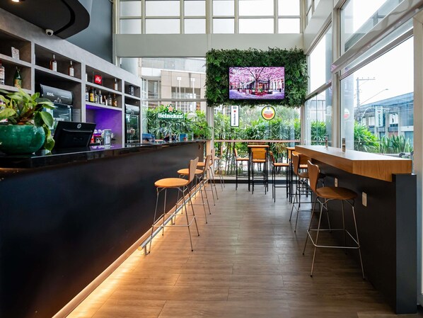 Bar (en el alojamiento)