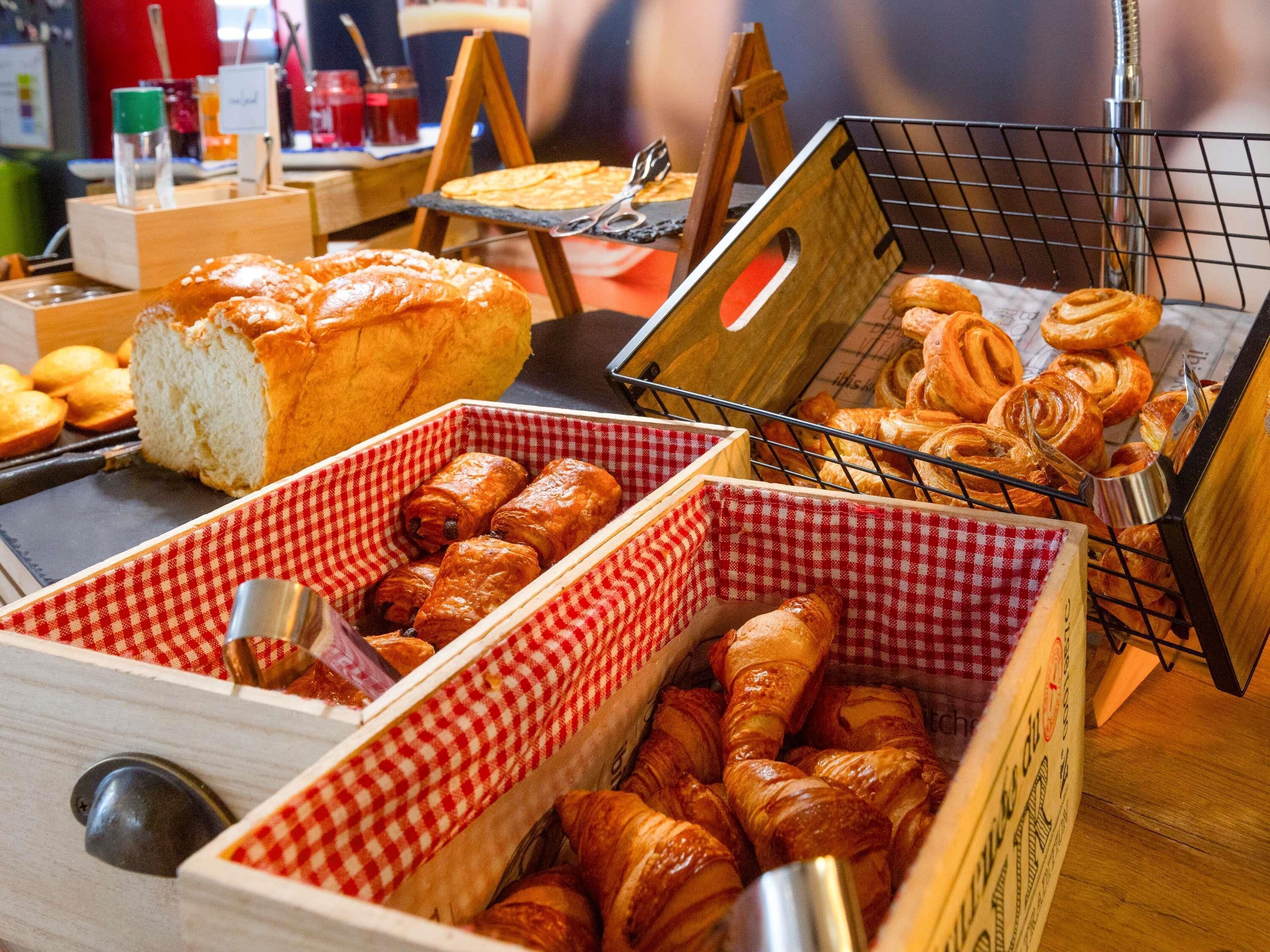 Desayuno buffet (EUR 12.90 por persona) 