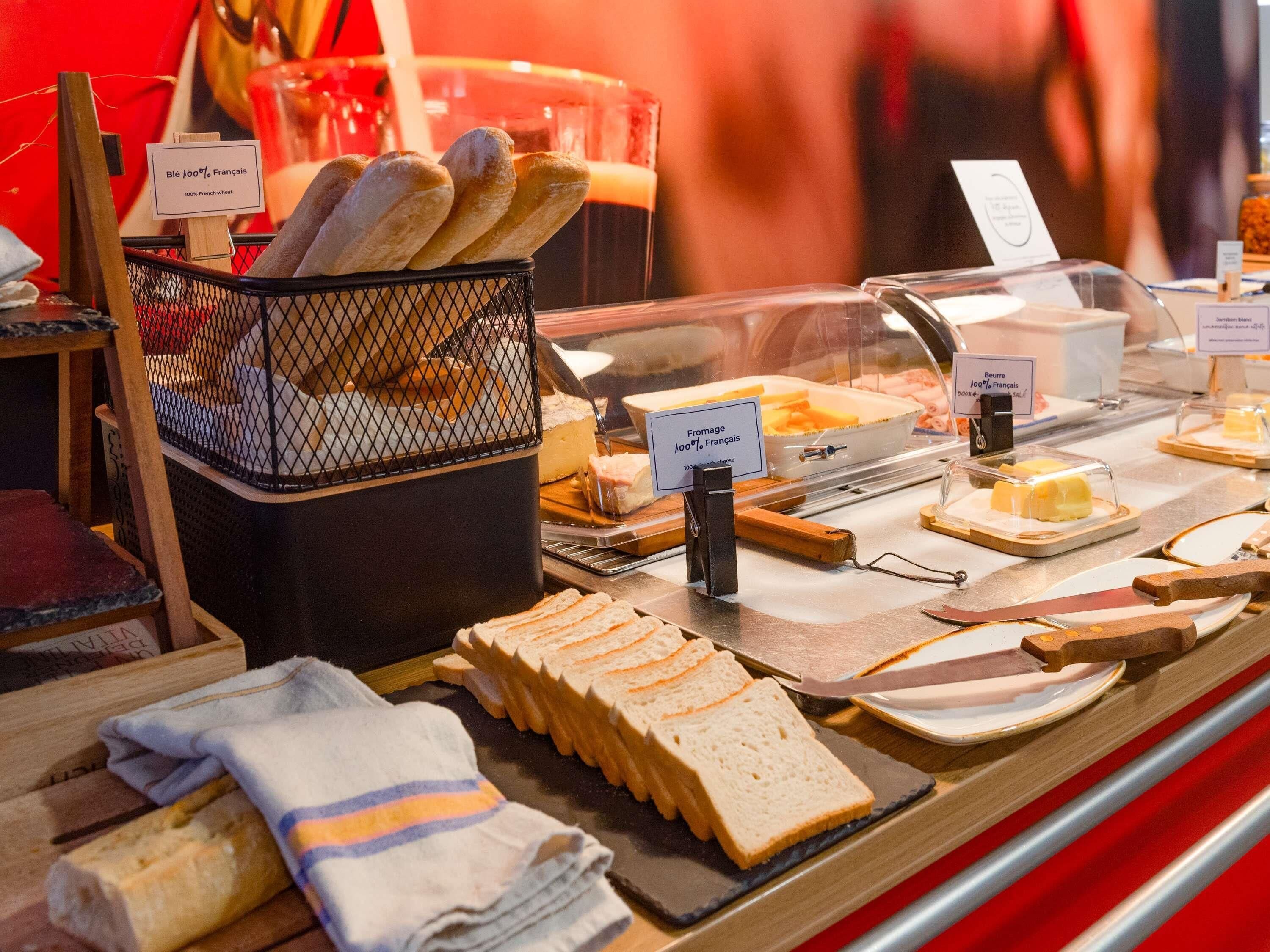 Petit déjeuner buffet servi tous les jours en supplément