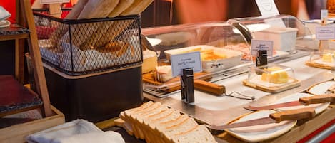 Daily buffet breakfast for a fee