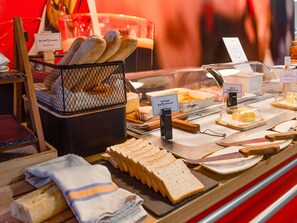 Frokostbuffé hver dag (EUR 12.90 per person)