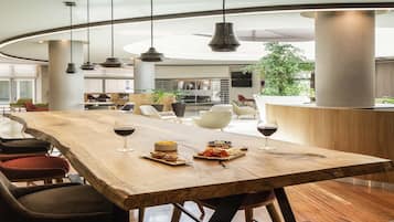 Frühstück und Mittagessen, regionale Küche