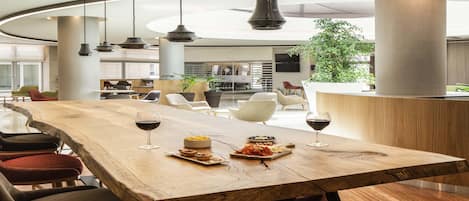 Breakfast and lunch served, Regional cuisine