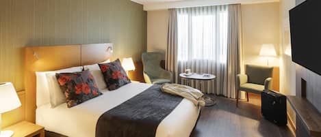 Hypo-allergenic bedding, down comforters, minibar, in-room safe