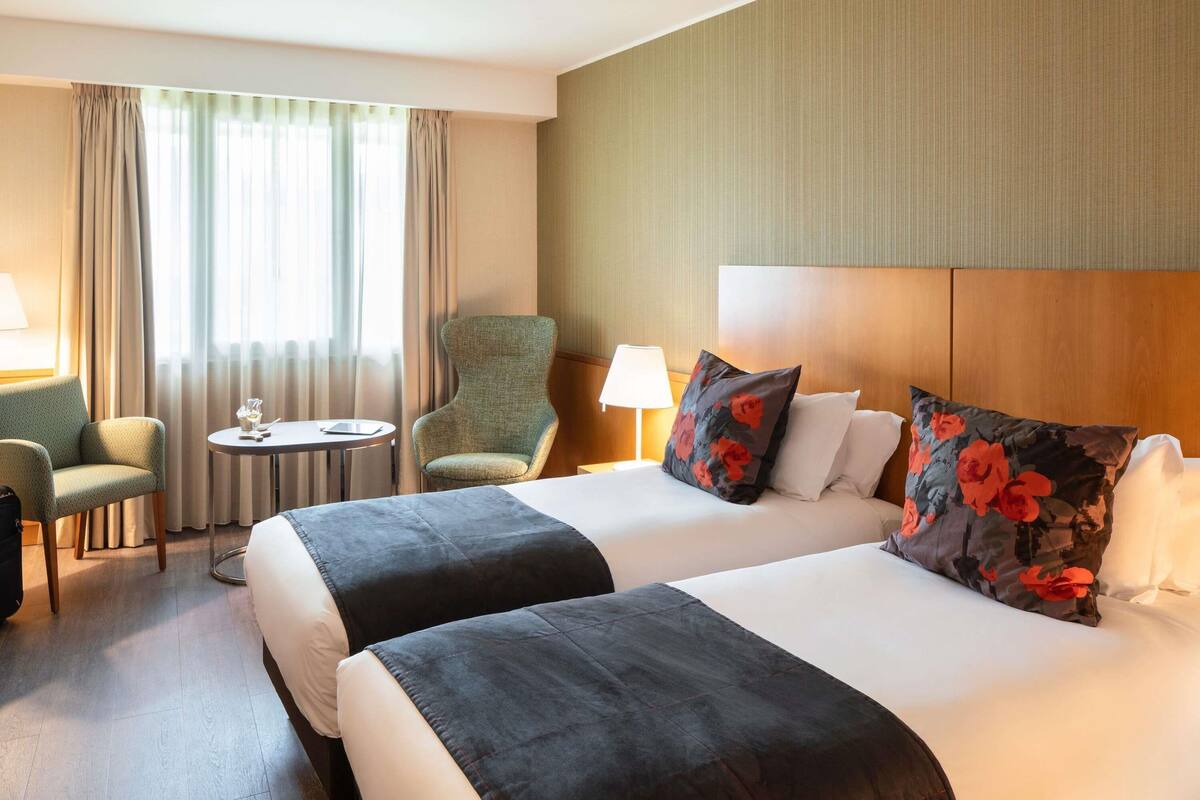Standaard kamer, 2 eenpersoonsbedden | Hypoallergeen beddengoed, donzen dekbedden, een minibar