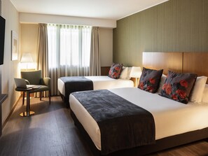Standard Room, Multiple Beds | Hypo-allergenic bedding, down duvets, minibar, in-room safe - Mercure Porto Gaia Hotel (Vila Nova de Gaia)