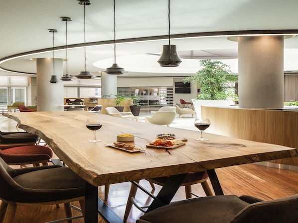 Bar (on property) - Mercure Porto Gaia Hotel (Vila Nova de Gaia)