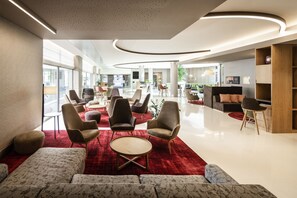 Coin salon dans le hall