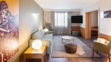 Ropa de cama hipoalergénica, edredones de plumas, minibar y caja fuerte