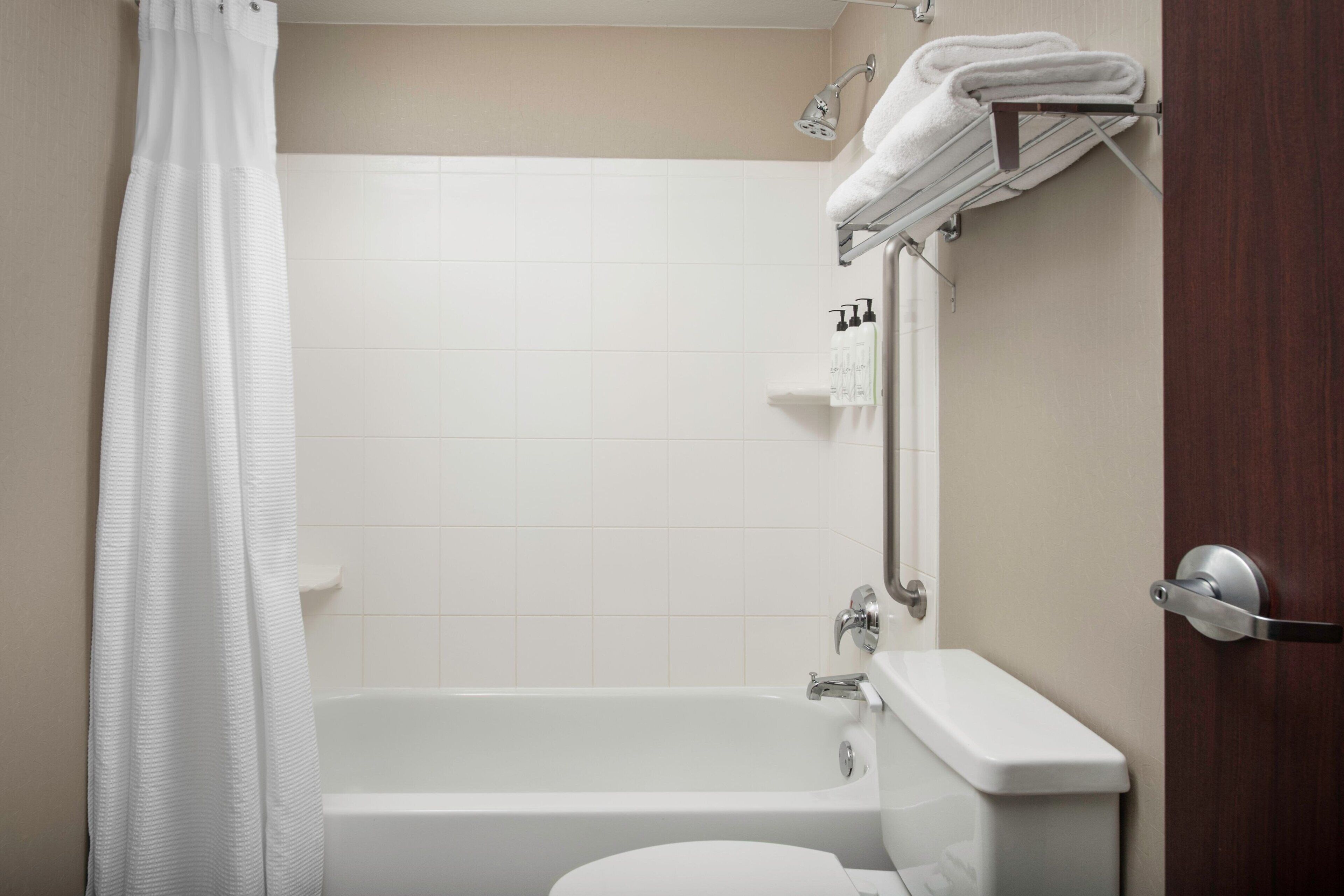 combined shower/bathtub, free toiletries, hair dryer, towels