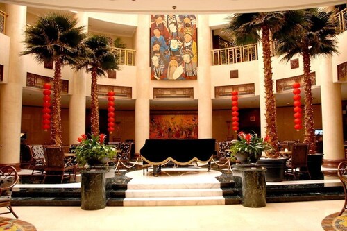 Qian Men Jian Guo Hotel