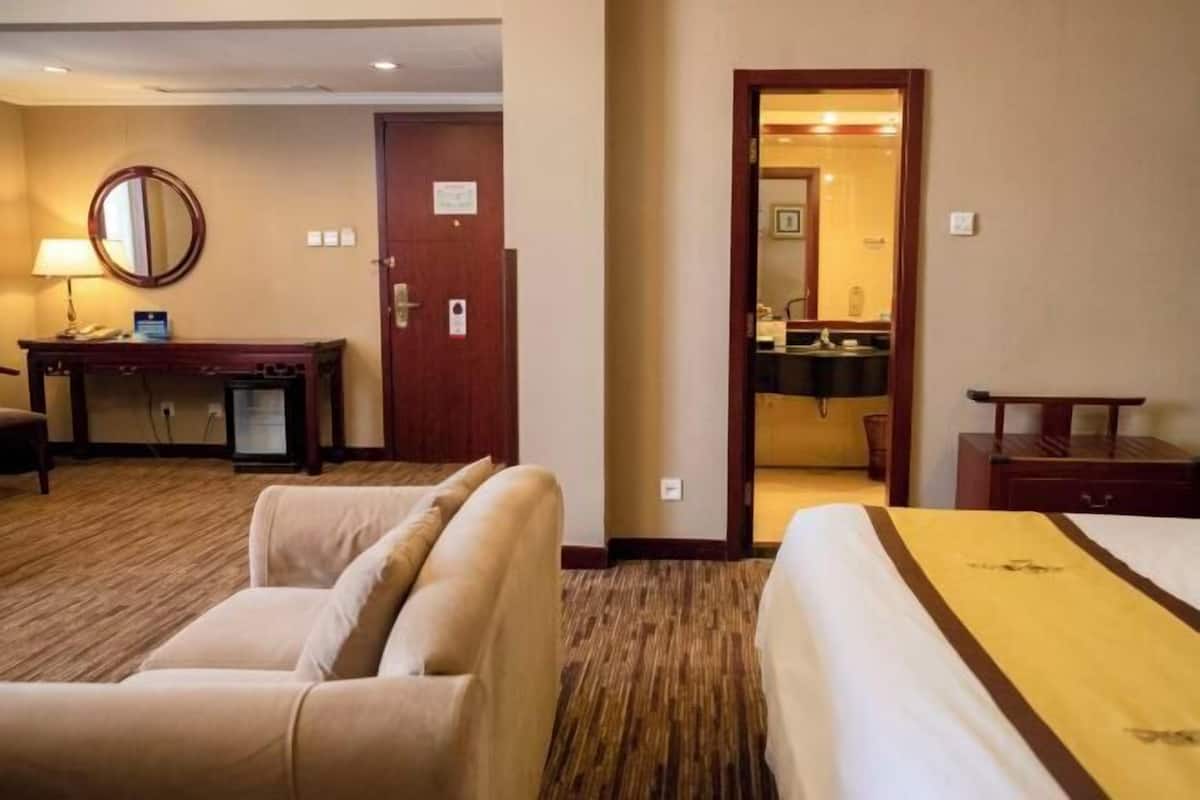 Minibar, in-room safe, individually decorated, desk