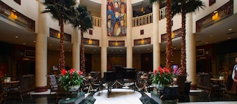 Qian Men Jian Guo Hotel
